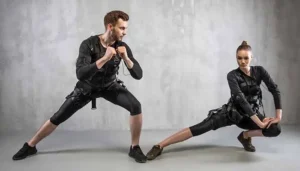 خانم و آقا در حال انجام ورزش ای ام اس
