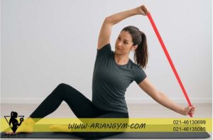 تمرین با کش ورزشی برای لاغری شکم و پهلو