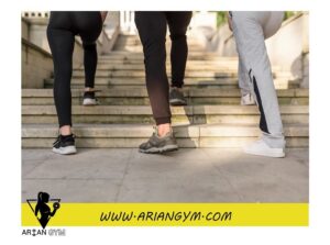 قدم زدن روی پله برای زانو درد